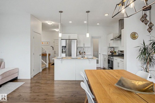 12120 177 Avenue Nw, Edmonton, AB - Indoor Photo Showing Kitchen With Upgraded Kitchen