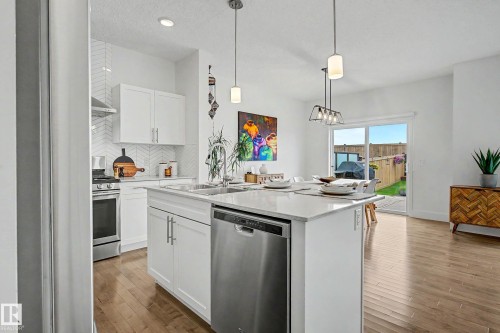 12120 177 Avenue Nw, Edmonton, AB - Indoor Photo Showing Kitchen With Upgraded Kitchen