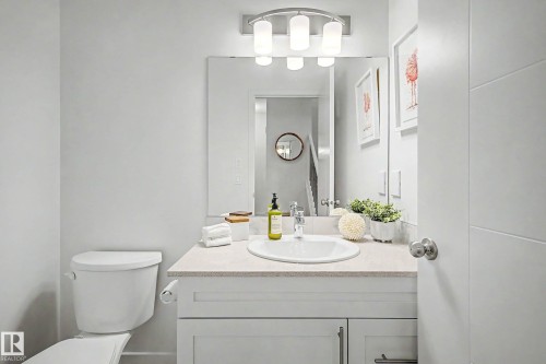 12120 177 Avenue Nw, Edmonton, AB - Indoor Photo Showing Bathroom