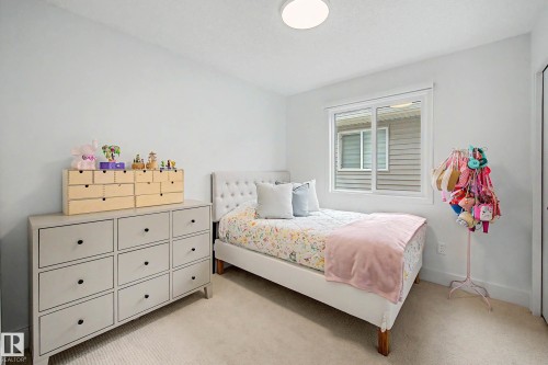 12120 177 Avenue Nw, Edmonton, AB - Indoor Photo Showing Bedroom