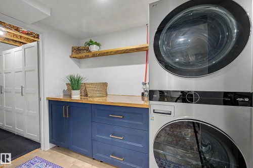 12120 177 Avenue Nw, Edmonton, AB - Indoor Photo Showing Laundry Room