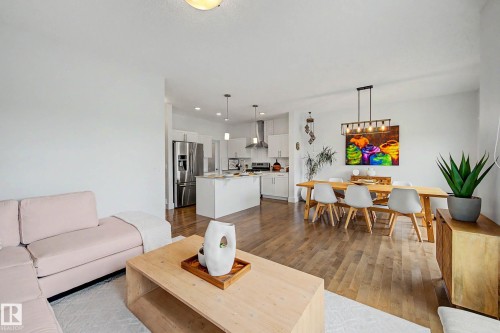 12120 177 Avenue Nw, Edmonton, AB - Indoor Photo Showing Living Room