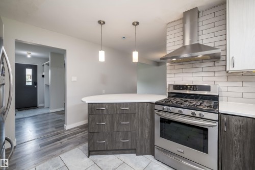 13207 77 Street Nw, Edmonton, AB - Indoor Photo Showing Kitchen With Upgraded Kitchen