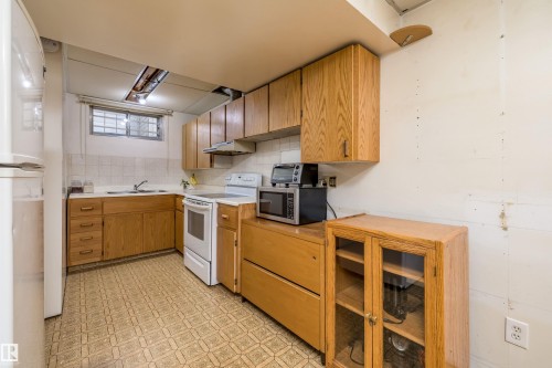 13207 77 Street Nw, Edmonton, AB - Indoor Photo Showing Other Room