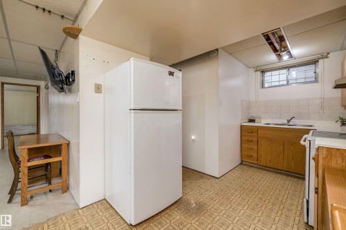 13207 77 Street Nw, Edmonton, AB - Indoor