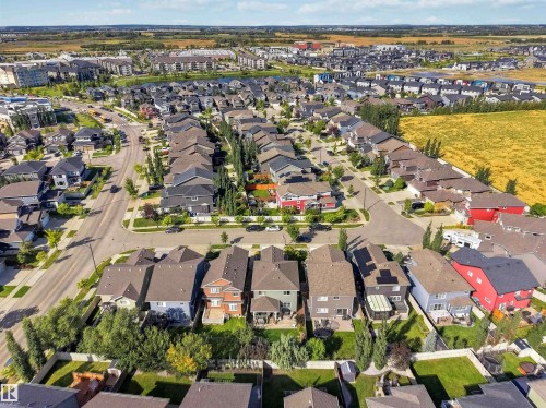 Residential neighborhood featuring varied architectural styles and mature landscaping - 7 Etoile Cres, St. Albert, AB 