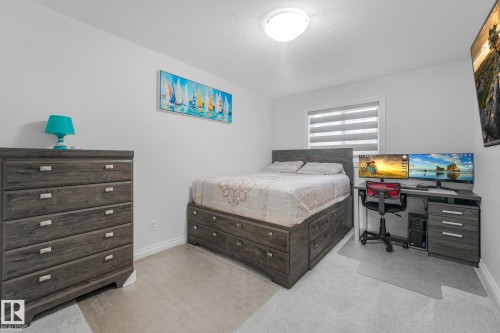 Recessed ceiling light fixture and a single window with horizontal blinds - 12843 67 Street Nw, Edmonton, AB 