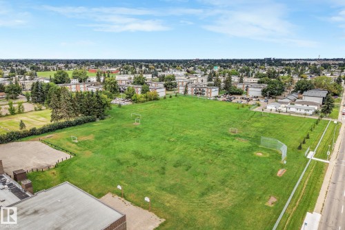 Expansive green spaces and mature landscaping - 12843 67 Street Nw, Edmonton, AB 
