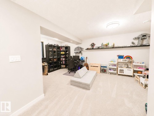 Wall-to-wall carpeting with light-colored walls and ceiling, featuring an overhead flush-mount light fixture - 10516 76 Street Nw, Edmonton, AB 