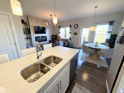 98 Greenbury Close, Spruce Grove, AB - Indoor Photo Showing Kitchen With Double Sink