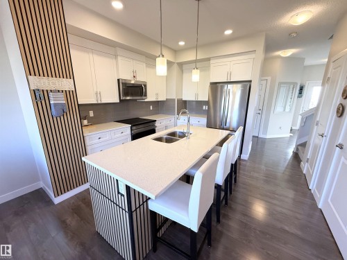 98 Greenbury Close, Spruce Grove, AB - Indoor Photo Showing Kitchen With Double Sink With Upgraded Kitchen