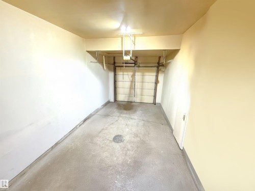 98 Greenbury Close, Spruce Grove, AB - Indoor Photo Showing Garage