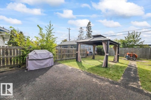 8663 64 Avenue Nw, Edmonton, AB 