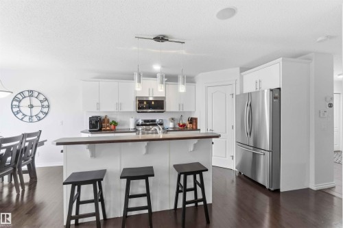 7 Catalina Court, Fort Saskatchewan, AB - Indoor Photo Showing Kitchen With Stainless Steel Kitchen With Upgraded Kitchen