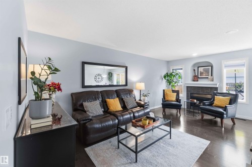 7 Catalina Court, Fort Saskatchewan, AB - Indoor Photo Showing Living Room