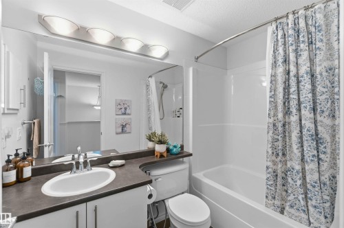 7 Catalina Court, Fort Saskatchewan, AB - Indoor Photo Showing Bathroom