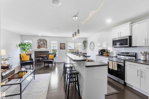 7 Catalina Court, Fort Saskatchewan, AB - Indoor Photo Showing Kitchen With Upgraded Kitchen