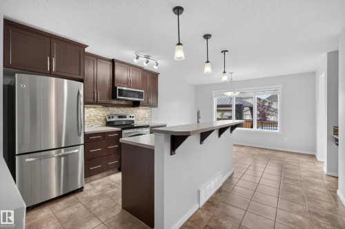 5241 2A Avenue Sw, Edmonton, AB 