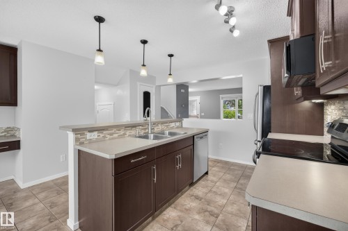 5241 2A Avenue Sw, Edmonton, AB 