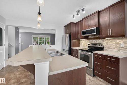 5241 2A Avenue Sw, Edmonton, AB 