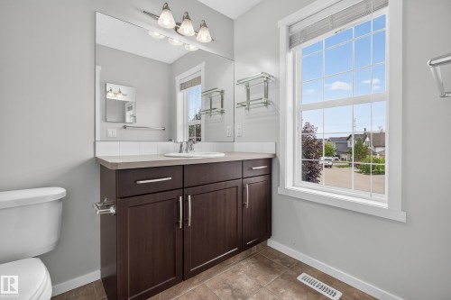5241 2A Avenue Sw, Edmonton, AB 