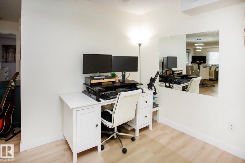 Recessed wall with light wood-finish flooring - #201 1070 Mcconachie Bv Nw, Edmonton, AB 