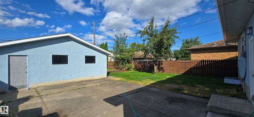 Detached garage with two windows and a side entry door - 13812 63 Street Nw, Edmonton, AB 