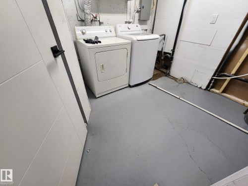 12023 137 Avenue Nw, Edmonton, AB - Indoor Photo Showing Laundry Room