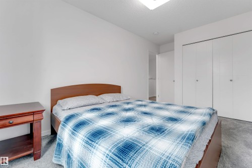 61 Springwood Way, Spruce Grove, AB - Indoor Photo Showing Bedroom