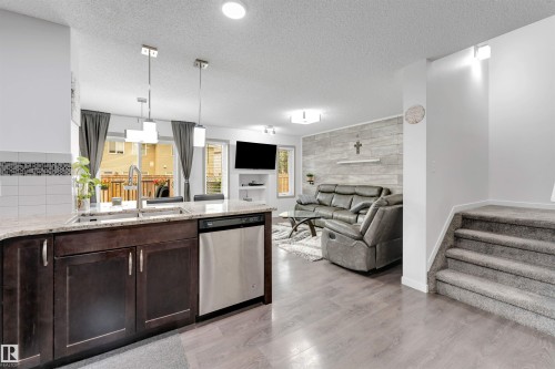 61 Springwood Way, Spruce Grove, AB - Indoor Photo Showing Kitchen With Upgraded Kitchen