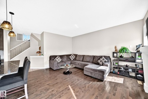 5633 175A Avenue Nw, Edmonton, AB 