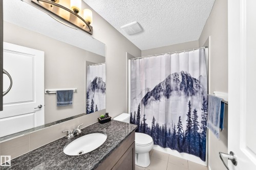 5633 175A Avenue Nw, Edmonton, AB 