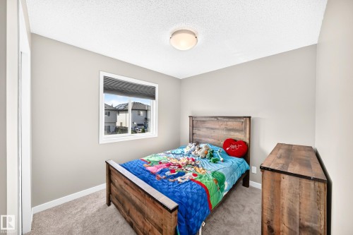 5633 175A Avenue Nw, Edmonton, AB 