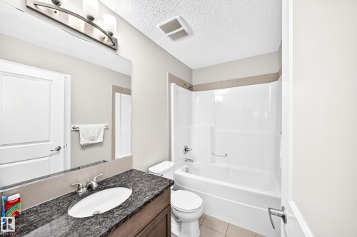5633 175A Avenue Nw, Edmonton, AB 