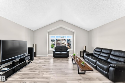 5633 175A Avenue Nw, Edmonton, AB 