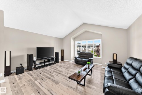 5633 175A Avenue Nw, Edmonton, AB 