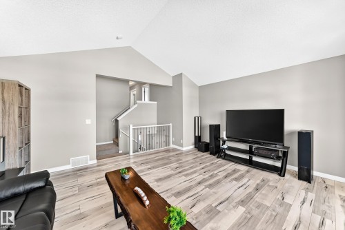 5633 175A Avenue Nw, Edmonton, AB 