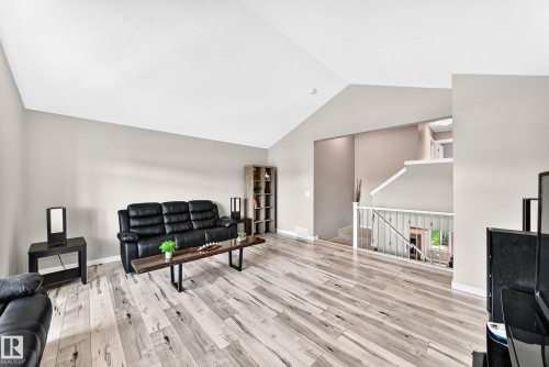 5633 175A Avenue Nw, Edmonton, AB 