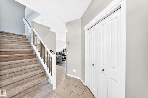 5633 175A Avenue Nw, Edmonton, AB 