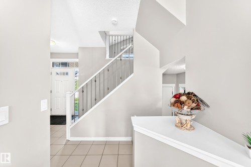 5633 175A Avenue Nw, Edmonton, AB 
