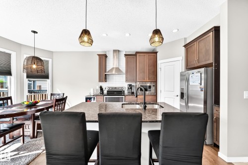 5633 175A Avenue Nw, Edmonton, AB 