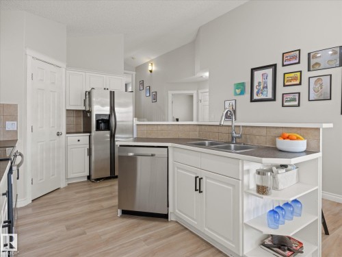 5213 162A Avenue Nw, Edmonton, AB 