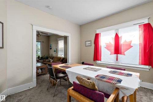 Recessed window, white trim, and a wide cased opening - 10816 92 Street Nw, Edmonton, AB 
