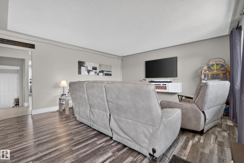 Wood-finish flooring with a neutral wall color - 13512 111 Street Nw, Edmonton, AB 