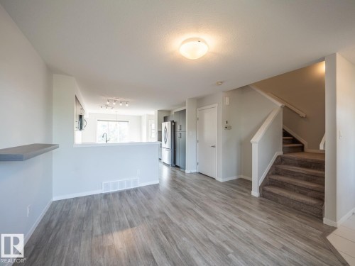 2211 16 Avenue Nw, Edmonton, AB 