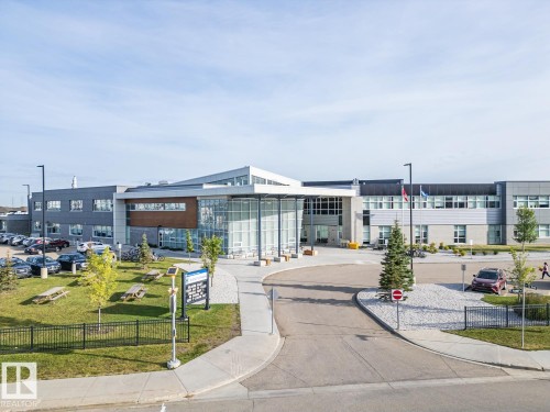 2211 16 Avenue Nw, Edmonton, AB 