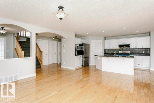 8018 3 Avenue Sw, Edmonton, AB 