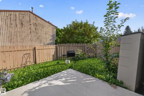 Defined patio area with concrete surfacing - 17749 95 Street Nw, Edmonton, AB 