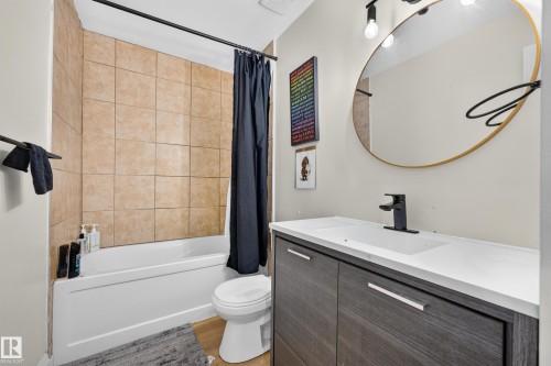 Built-in bathtub with tiled surround - 2412 80 Street Nw, Edmonton, AB 