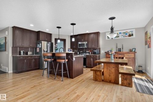20853 92A Avenue Nw, Edmonton, AB 